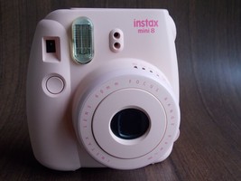 Fuji Instax Mini 8 Fujifilm Instant Film Camera Salmon/ Pink WORKS! - £25.80 GBP