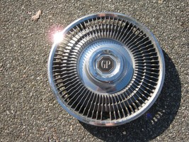 One genuine 1981 1982 Pontiac Grand Prix 14 inch finned hubcap wheel cover - $14.00