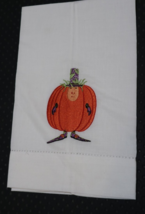 Patience Brewster Krinkles Gourdon Pumpkin Gourd Halloween Embroidered Tea Towel - £30.36 GBP