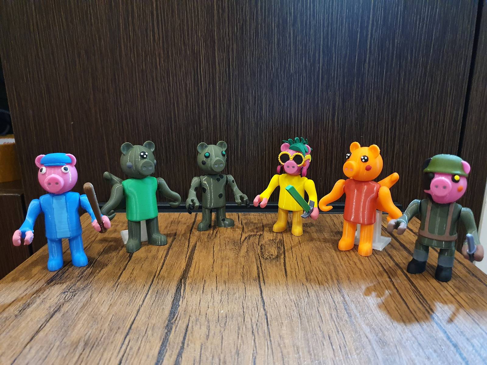 Paraseeclops, Parasee, Georgie, Dinopiggy, DJ Piggy, Piggy Soldier fullbody figu