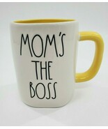 RAE Dunn Yellow White Mom&#39;s The Boss Coffee Mug #202 By Magenta Glossy NEW - €12,69 EUR