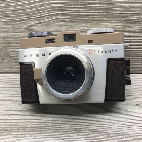Argus C-TWENTY 35mm Camera with 44mm Coated Cintar Lens, Contains Film - £12.62 GBP