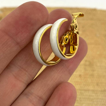 VTG Monet Gold Tone Beige Enamel Earrings Hoop Clip On Jewelry - £11.53 GBP