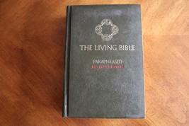The Living Bible~ Paraphrased~Tyndale~1976 RED LETTER Edition~Padded Cover - $213.23 MXN