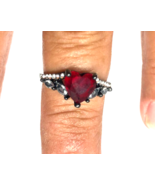 Gothic Red Heart Main Stone with Crystals Gothic Size 7 Ring NEW - $150.76 MXN