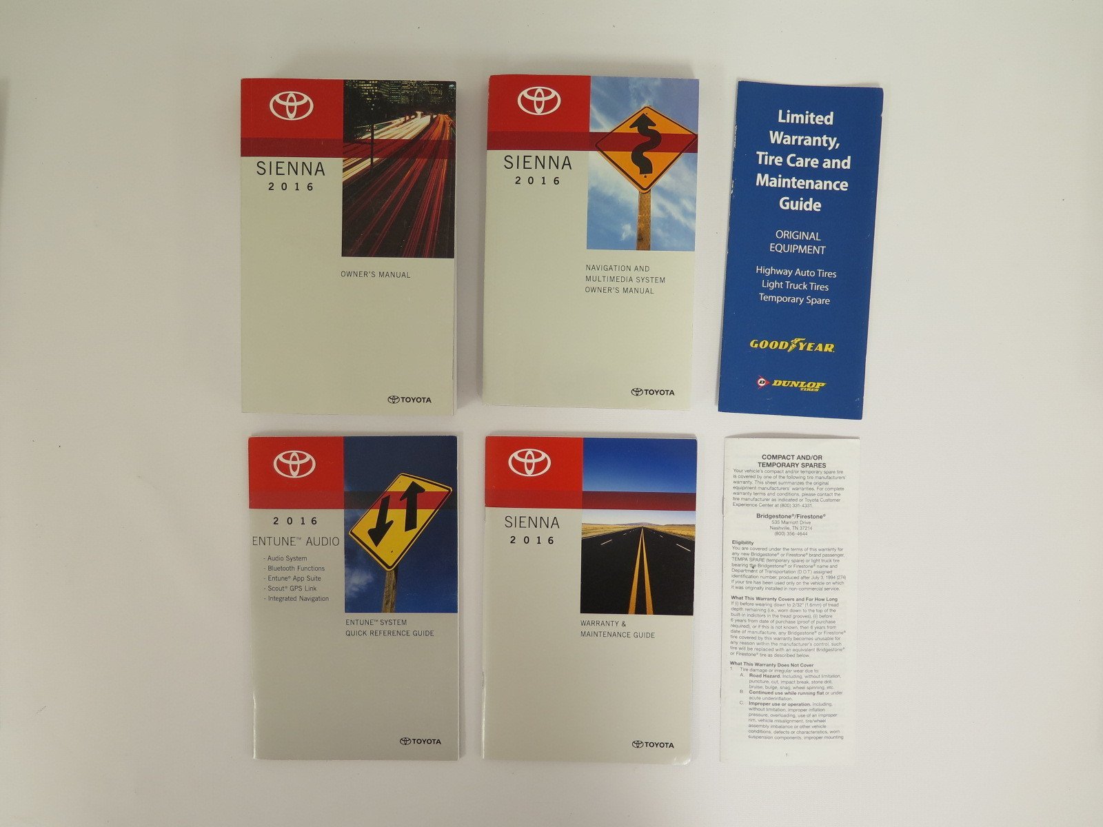 2016 Toyota Sienna Owners Manual [Paperback] unknown author - $82.32