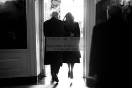 PRESIDENT DONALD TRUMP &amp; MELANIA TRUMP ROMANTIC COUPLE B&amp;W 2025 4X6 POST... - £6.93 GBP