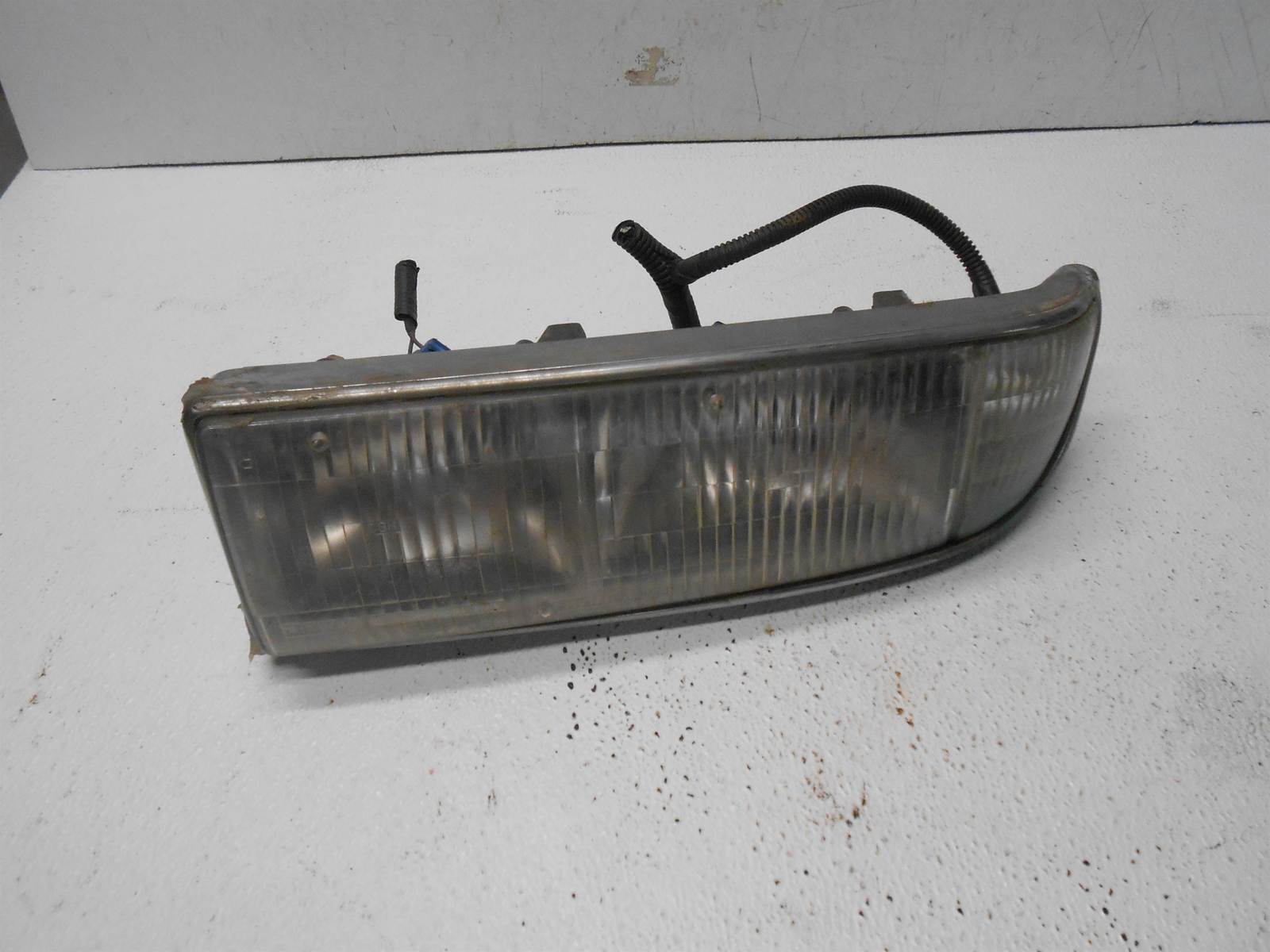 1998 chevrolet S10 Front right passenger side Headlight - $39.99