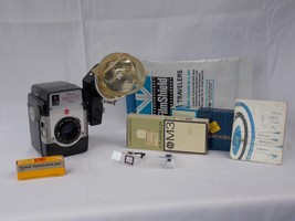 Vintage Bulls-Eye Kodak Brownie Camera with Case Flasholder Manual BULBS FILM - $49.99