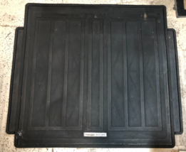 Land Rover Range Rover Rubber Trunk Mat OEM - $1,371.04 MXN