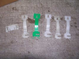 5 + 1 Pcs 1997 1998 1999 BUICK LESABRE REAR DOOR TRIM MOUNT CLIP 2564345... - $847.51 MXN
