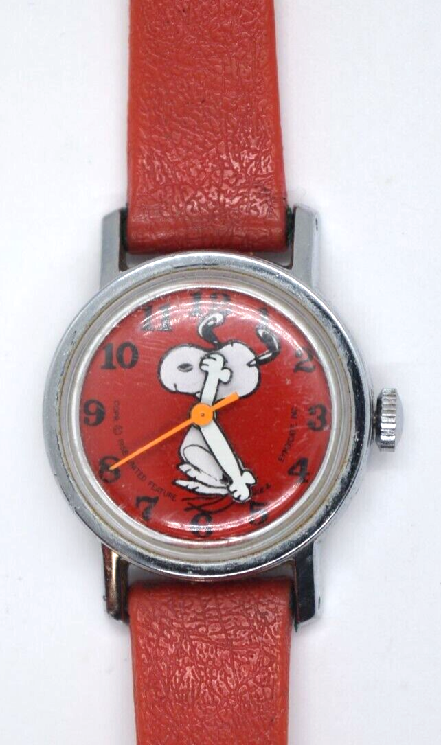 Wind Up 1958 Snoopy United Feature Syndicate Inc Watch w Original Band Runs