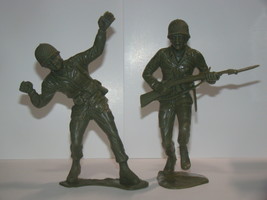 Lot Of (2) 4.5 In Green Army Soldier Figures - £11.85 GBP