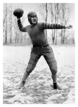 Earl Curly Lambeau Green Bay Packers Nfl Player Playing In Snow 5X7 Photo - £6.67 GBP