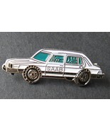 SAAB CLASSIC 4 DOOR AUTOMOBILE CAR LAPEL PIN BADGE 1 INCH - $5.36