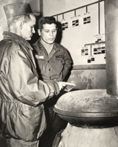 1961 Sen William Proxmire at Fort Lewis 32nd WI National Guard AP Press Photo - £14.69 GBP