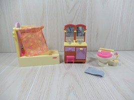 Fisher-Price Loving Family dollhouse bathroom tub double sink toilet fur... - £10.27 GBP