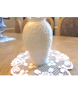 Lenox Iris Floral Vase 7.25&quot; H Medium Size Ivory w/Gold Embossed Made in... - $25.72 CAD
