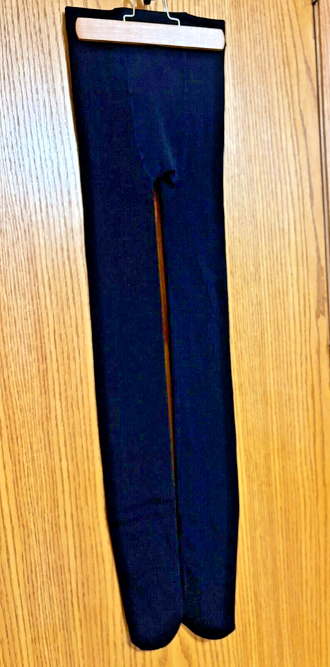 Ellen Tracy Essentials Women&#39;s Footed Fleece leggings S/M Black NWOT - $14.00