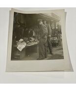 Vintage Photograph 1950s Soldiers At Market Okinawa Japan Air Force - €8,49 EUR
