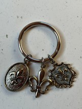 Thick Silvertone Ring w Oval Scalloped Round Fleur di Lis Charms Key Chain or - £7.47 GBP