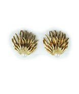 Clip On Gold Tone Earring Feathers Botanical Anemone Floral Pearl Vintage - £5.49 GBP