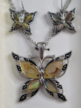 Gorgeous Large Butterfly Pendant Necklace and Earrings Set 18&quot; Chain - $14.99