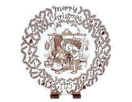 9" Christmas 1975 Porcelain Plate, Royal Crownford, Staffordshire, England - $7.79