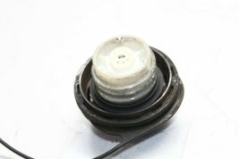 2001-2005 CHEVROLET SILVERADO 6.6L DIESEL FUEL CAP P8904 image 10