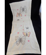 Vntage TABLE LINEN RUNNER WHITE W/ BUTTERFLY EMBROIDERY DESIGN  3&#39; x 14.5&quot; - $149.45 MXN