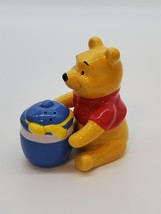 Disney - Winnie the Pooh and Hunny Pot Salt and Pepper Shaker - £11.76 GBP