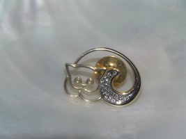 Vintage Small Avon Signed Goldtone Curled Up Kitty Cat Hat Pin – marked on back - £6.86 GBP