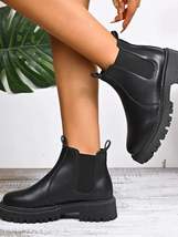 Round Toe Platform Boots - $1,029.80 MXN Round Toe Platform Boots - $1,029.80 MXN