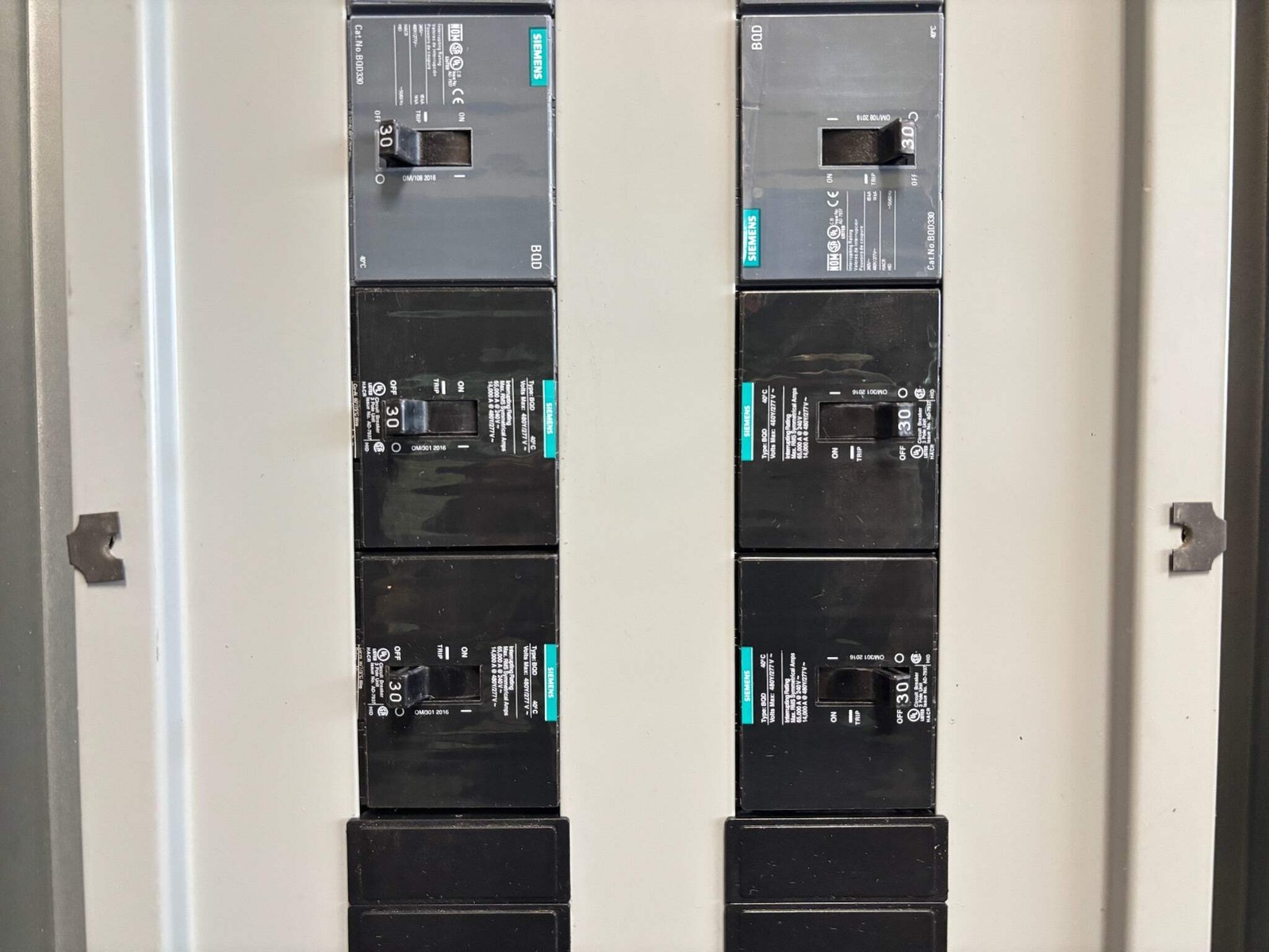 Siemens P1E‑42 400 A Panelboard Interior – 42 Circuit, 277/480 V Item image 4