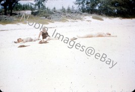 1953 French Leave Resort Beach Scene Bahamas Kodachrome Vintage Duplicate Slide - £2.77 GBP