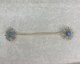 Vintage Starburst Sweater Guard on Gold Tone Chain 6” - $213.82 MXN