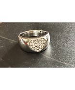 Women’s Fashion Ring Silvertone Band with Heart Shape and Crystals Size 8 - €12,03 EUR