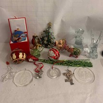 Lot of 16 vintage ornaments and figurines, Christmas ornaments - £22.54 GBP