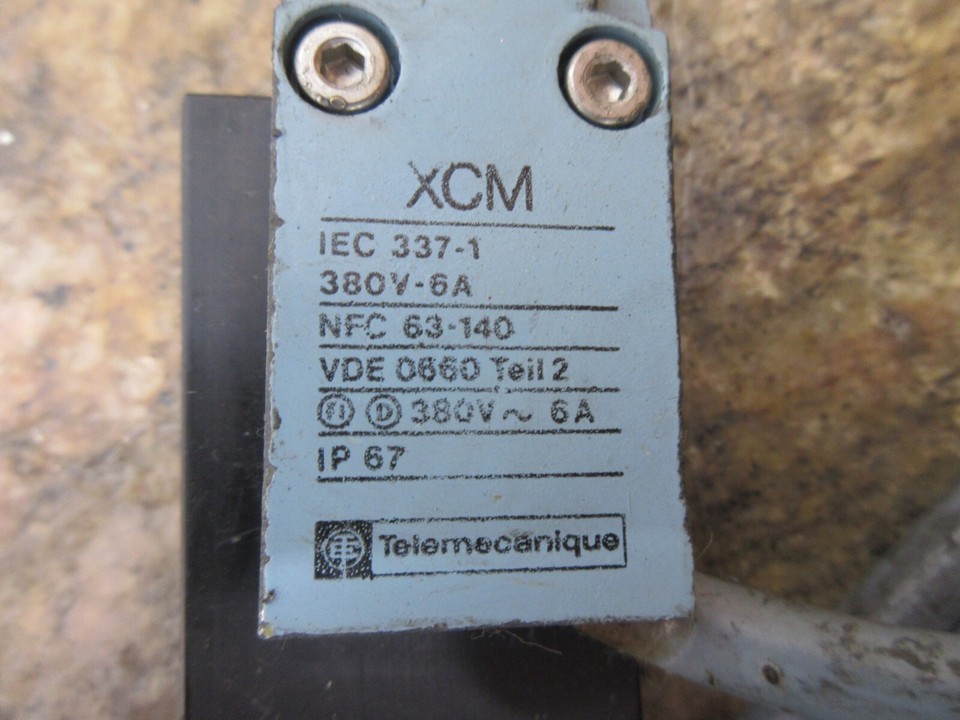 HAAS VF2 CNC MILL SWITCH TELEMECANIQUE XCM IEC 337-1 NFC 63-140 VDE 0660 IP67 Item image 4