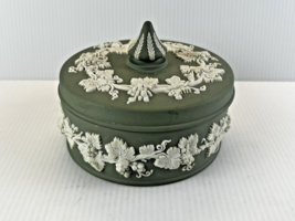 Wedgwood Spruce Green Jasperware Trinket Box w/ Grapevine Pattern 5&quot; Diam - £9.00 GBP