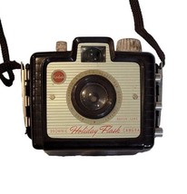 Vintage 1950s Kodak Brownie Hawkeye Flash Camera With Bulbs Collectible - $43.93