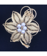 Vintage Gold Tone Filigree Flower w/ Pearls Brooch Pin -- 2.5&quot; Diameter - £13.32 GBP