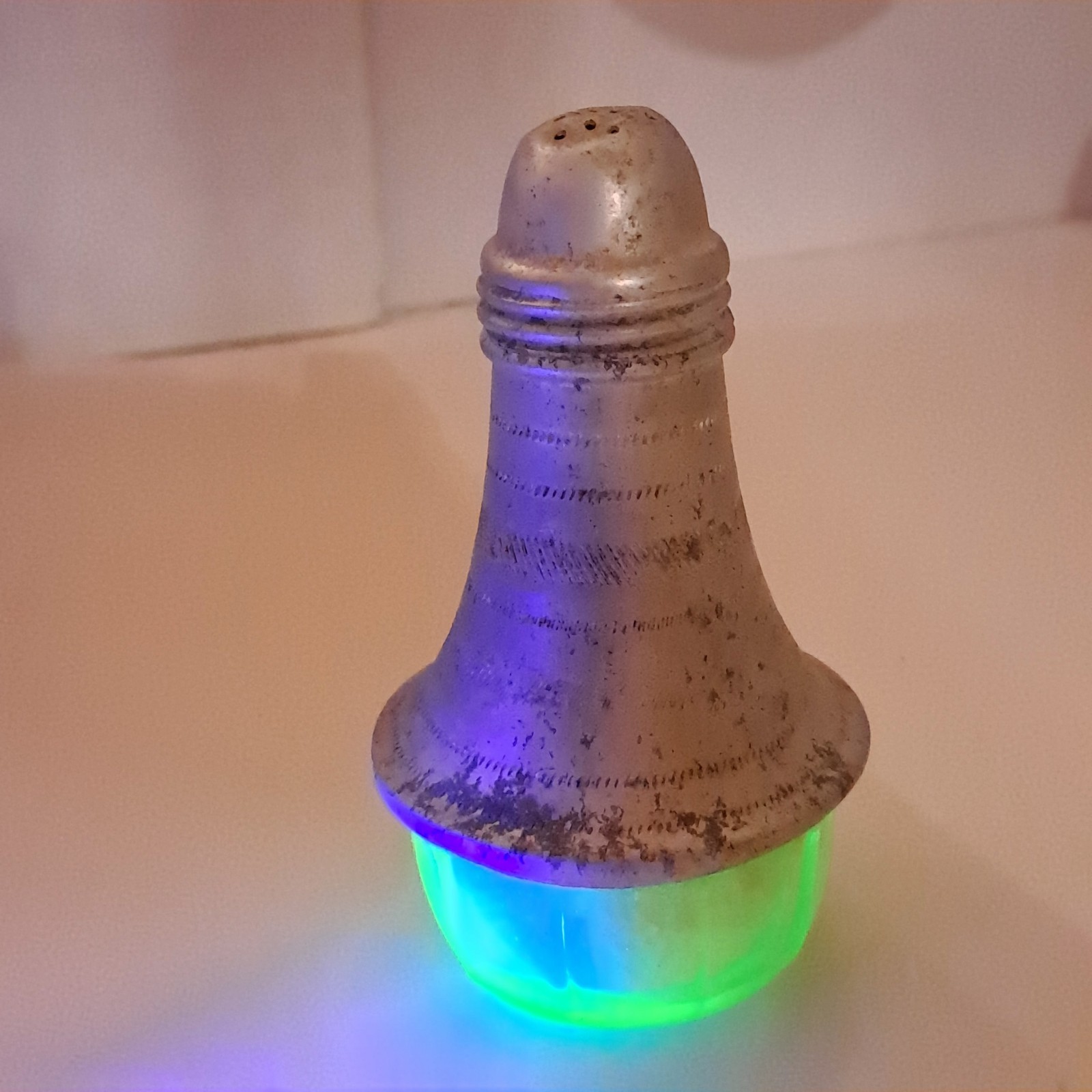 Vintage Uranium Glass Salt Shaker Aluminum Top lid green MCM teardrop mo... - $30.00