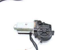 10-16 MERCEDES-BENZ W212 E350 E550 REAR WINDSHIELD SUN SHADE ROLLER MOTOR Q8352 image 6