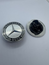 FRONT HOOD MERCEDES BENZ  BLACK EMBLEM FLAT LAUREL WREATH BADGE 57MM AMG. - $311.38 MXN