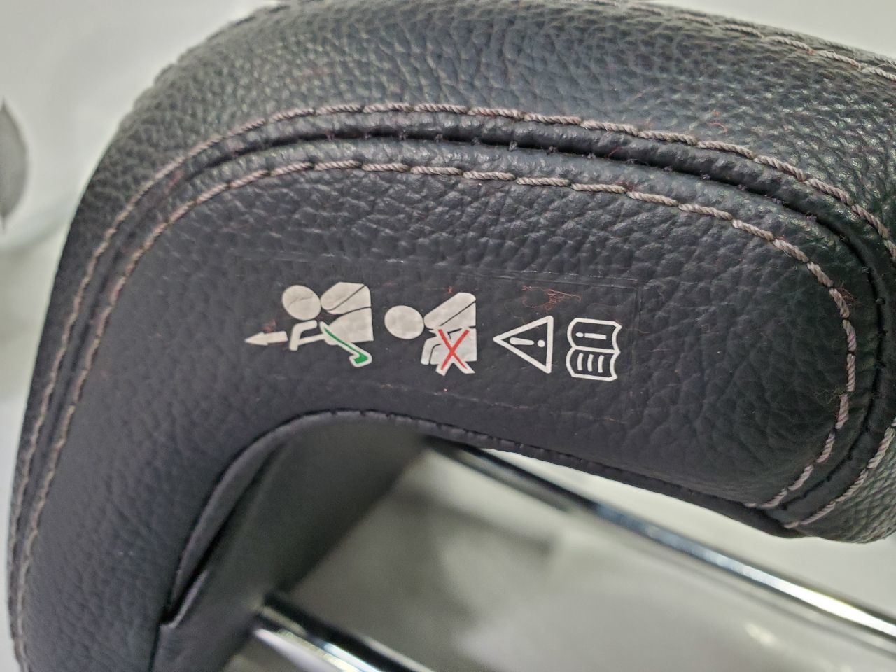 2013 Mercedes GL450 OEM Set Black Rear Left Right And Center Headrest  Item image 5