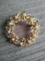 Vintage Faux Pearl Flower Wreath Brooch Pin Crystal Rhinestones Gold Tone - £9.49 GBP