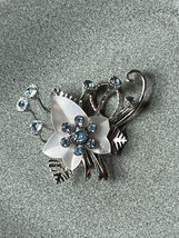 Vintage Mother of Pearl Leaf w Overlaid Blue Rhinestone Flower &amp; Silvertone Leav - £10.46 GBP