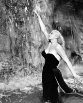 Anita Ekberg In La Dolce Vita Trevi Fountain Classic 16x20 Canvas Giclee - £54.81 GBP