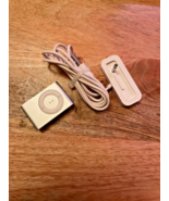 Apple iPod shuffle 2nd Generation Silver (1 GB) - $371.74 MXN